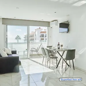 Nissi Adonis Appart hôtel