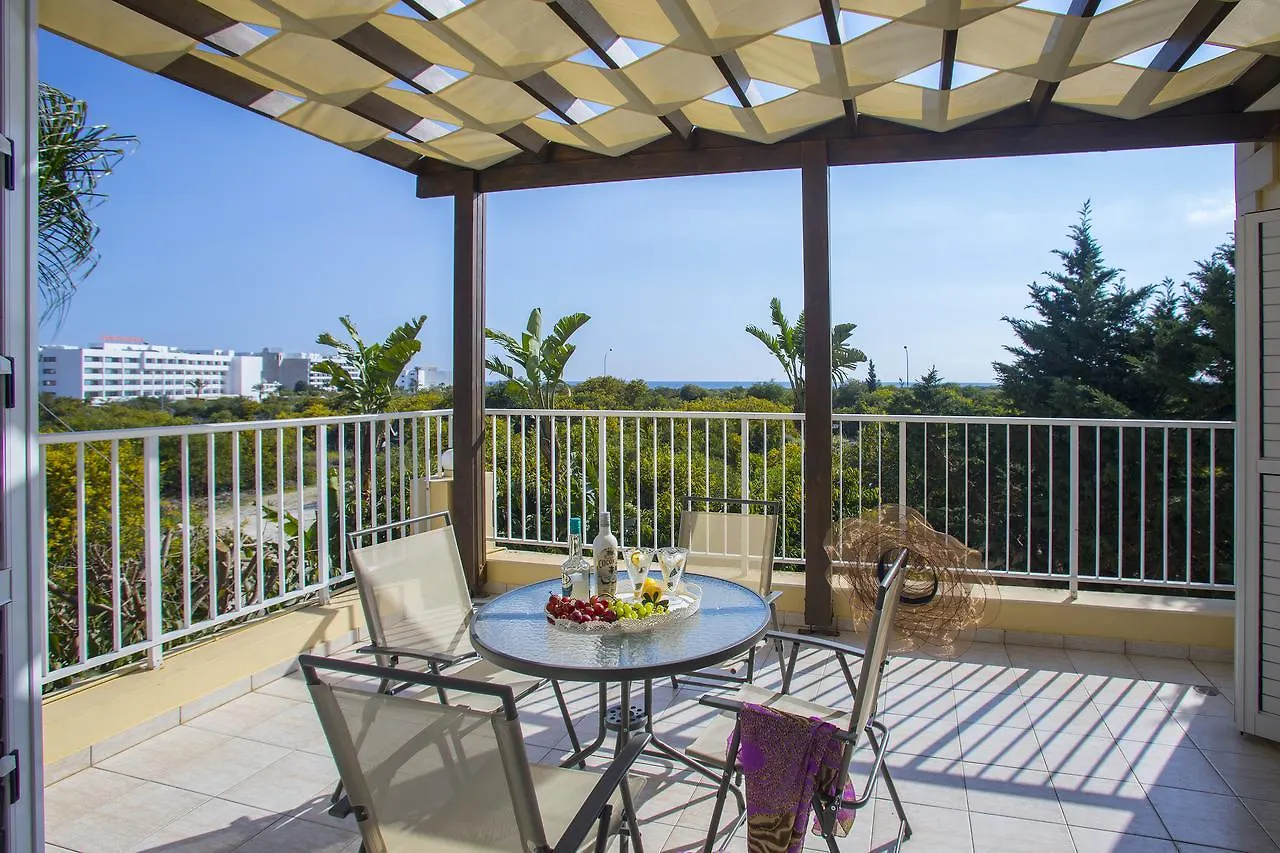 Ayia Napa Tropical Beach Villa 0*, Ayia Napa